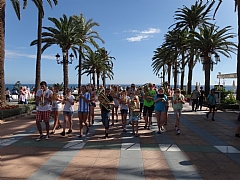I haustferien 2012 var vi i Spania igjen. Her p� bildet ein spontankonsert p� promenaden i Nerja, Costa del Sol. For fleire bilete sj� i Bildearkivet.